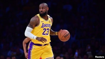 LeBron James Joins Kobe Bryant as Second Laker to Hit 1,000 Three-Pointers