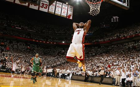 LeBron James Surpasses Kareem Abdul-Jabbar for Most Field Goals in NBA History