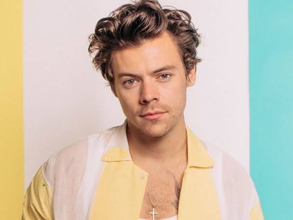 Harry Styles Sparks Concern After Briefly Collapsing on Stage During Wembley Concert