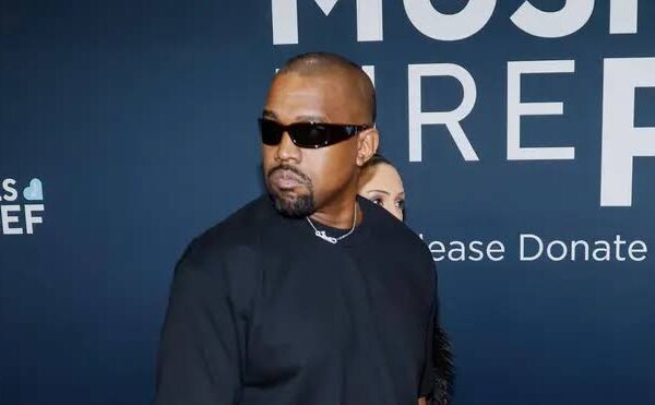 Kanye West Becomes Americaโs Highest RIAA-Certified Artist, Surpassing Taylor Swift