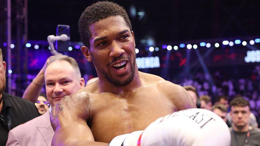 Anthony Joshua Dedicates Emotional Comeback Victory to Late Friends Latz and Sina